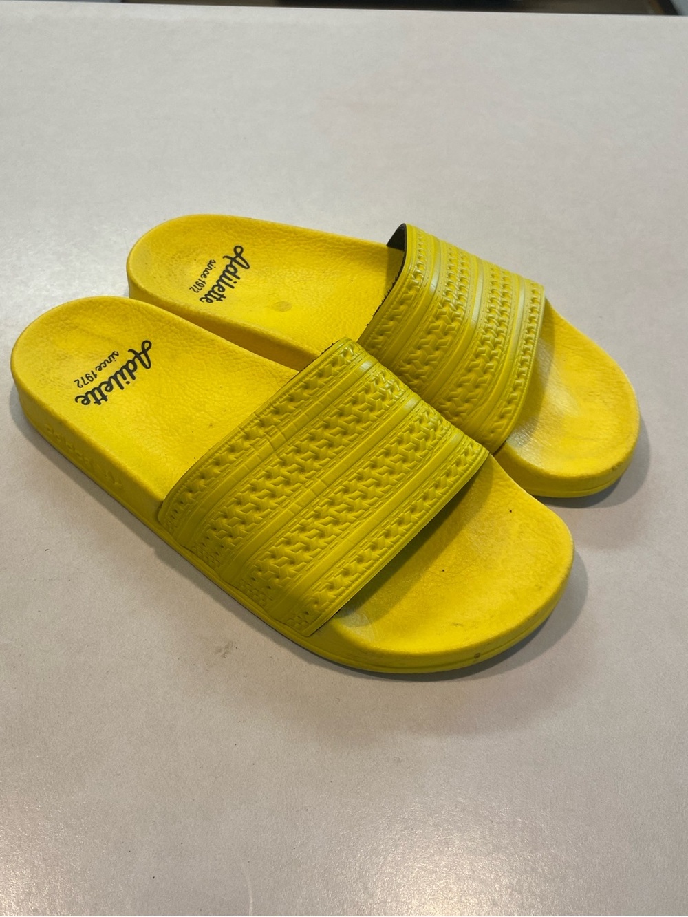 ADIDAS ADILETTE SLIDES SANDALS SOCCER SPORTY IMPACT YELLOW UNISEX SZ 5 EU 38